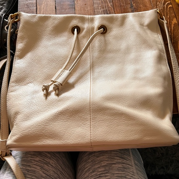 HOBO Handbags - HOBO brand Beautiful Ivory Leather Crossbody
